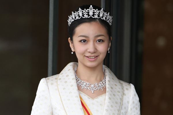 祝26歳！佳子さま　可憐すぎるドレスコレクション