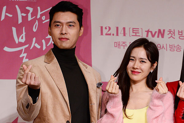 愛の不時着カップルが交際認めた！目撃されていた“甘い関係”