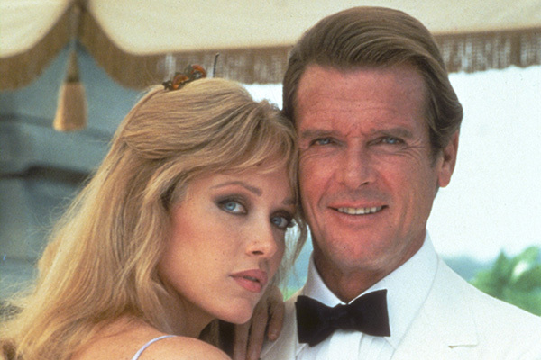 死亡報道の元ボンドガール、生きていた