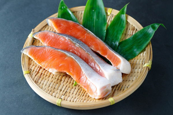 肌の老化が気になるなら「赤い色の食べ物を！」と専門医