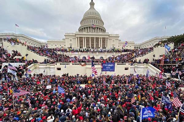 米議事堂の暴動、銃殺された女性はトランプ支持者の退役軍人