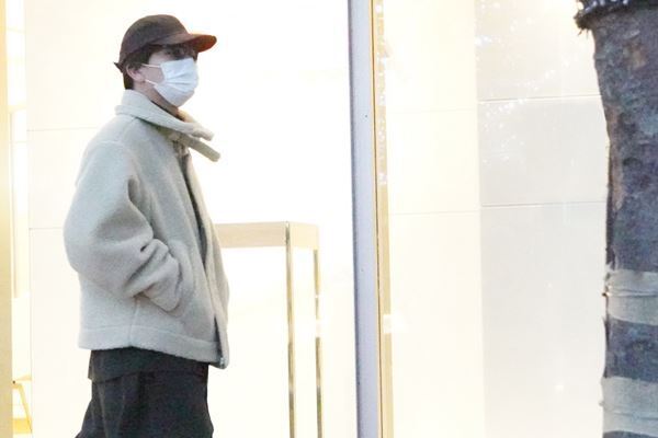 【独占撮】岩田剛典 今田美桜似美女とのお忍び“鬼滅デート”