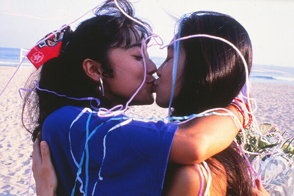 連続ドラマ最終回の伊豆高原ロケに密着した当時の写真。2人はアツ～いキスを披露（撮影：本誌写真部）