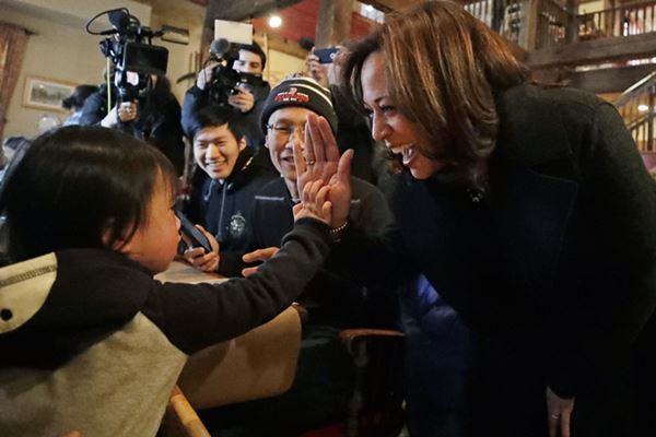 初の女性アジア系米国副大統領　カマラ・ハリス氏に集まる期待