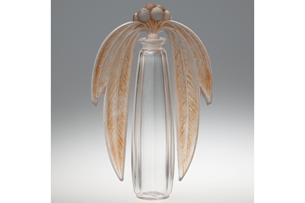 日本最大の香料メーカーが収集　世界と日本の「香りの器」