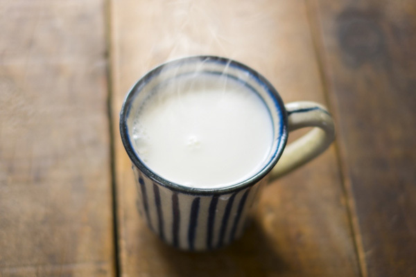 不眠の悩み解消!? 海外で流行のムーンミルクレシピ