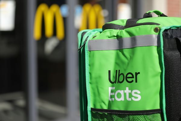 Uber Eatsのドライバーで3人の子の母親、殺害される