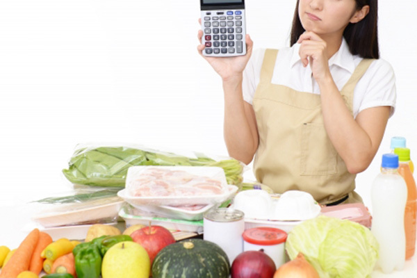 自宅での飲食費が4691円増！コロナ禍で増えた出費の対応策は？