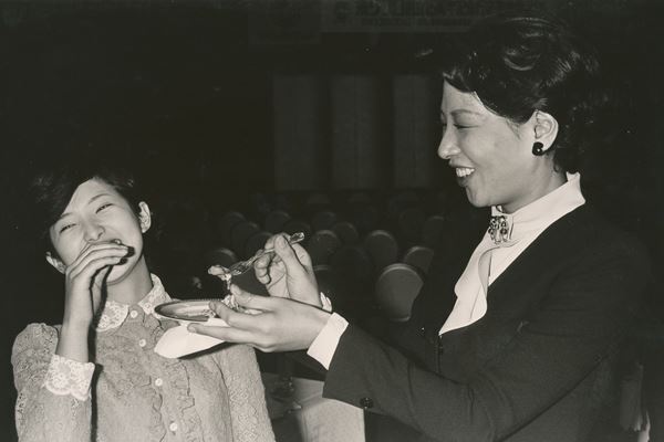 和田アキ子があーん！写真で振り返る山口百恵ヒストリー【現役編】