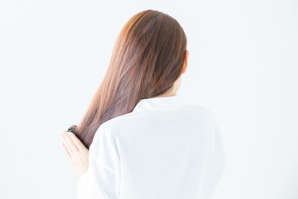 白髪へのヘアカラー 商品種類別に知るべき頭皮への影響 21年2月10日 ウーマンエキサイト 1 4