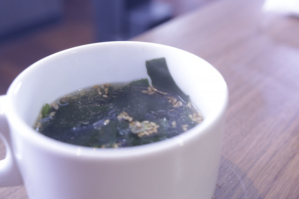 インスタント飲むなら「味噌汁よりわかめスープ」にするべし