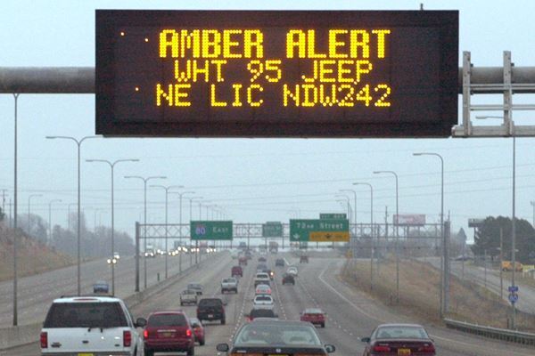 ゴミ収集業者、誘拐された10歳の少女を救う