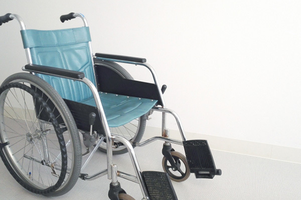 陽性でも入院できず感染が拡大…急増する施設内クラスター実態