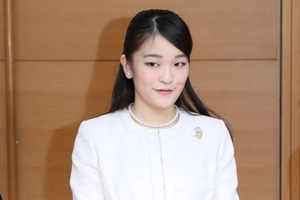 天皇陛下　会見で「尊重」の言葉なし…気になる眞子さまとの“温度差”
