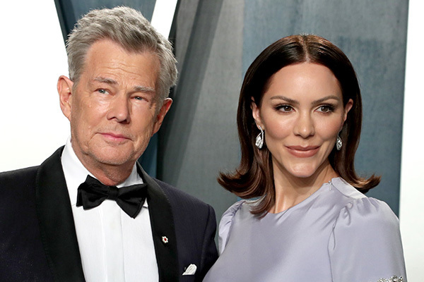 71歳の超有名音楽プロデューサー、36歳歌手との間に第6子