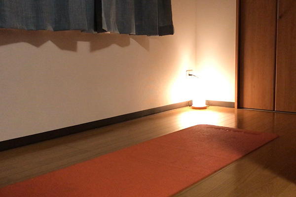 1日の疲れは眠る前の5分のヨガで取る！専門家が解説