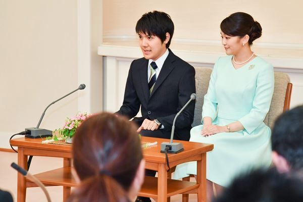 眞子さま浮上した“釈明会見”必要論…陛下の初言及で急務に