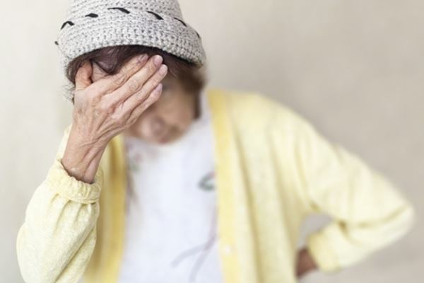 化粧に手を抜きだしたら注意 認知症グレーゾーン早期発見を