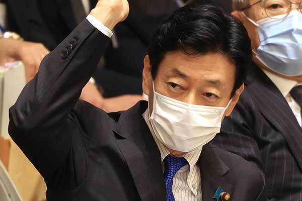 残業月391時間も把握せず　西村大臣に「殺人レベル」と批判殺到