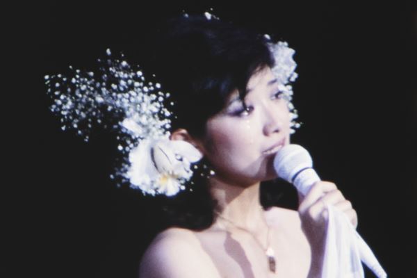 山口百恵「バッサリ切って」挙式翌日に見せた“結婚への覚悟”
