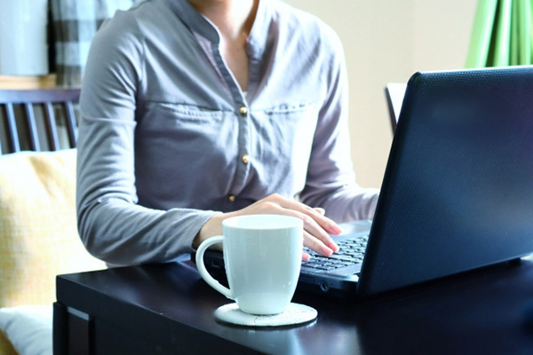 ステイホームで知りたい　医師教える「腰痛防ぐ正しい座り方」