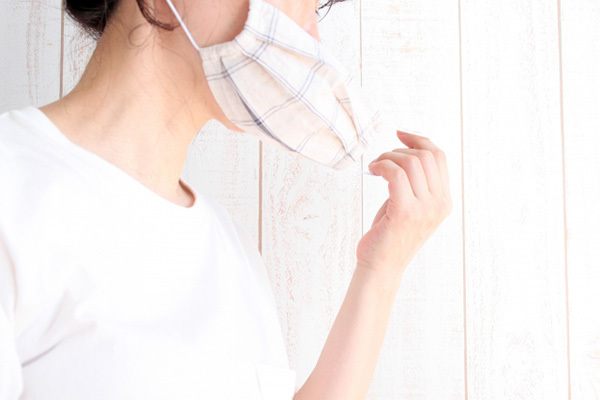 鍼シール、リップパック…コロナ禍に「こっそりマスク内美容」