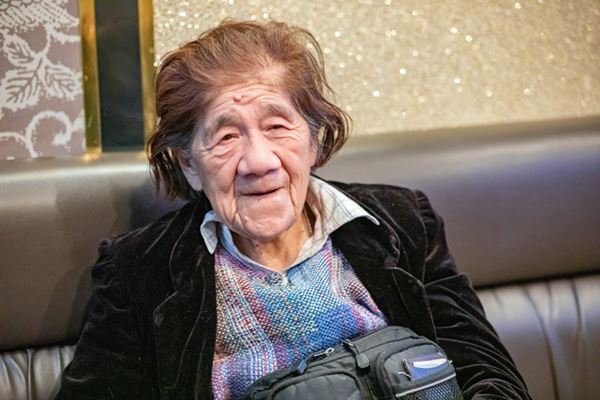 おばあちゃんは89歳の靴磨き職人　5人の子供を育て上げた半生