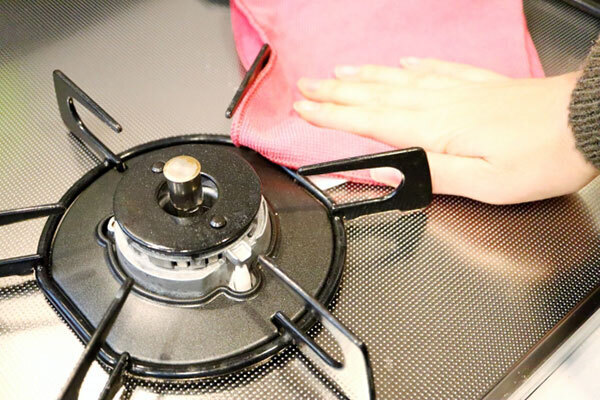 “家神様”は油汚れが大嫌い！金運を上げる台所の洗い方