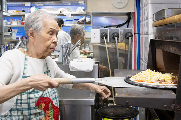 75歳でピザ職人に転身！95歳のばあばが忘れない「好奇心」