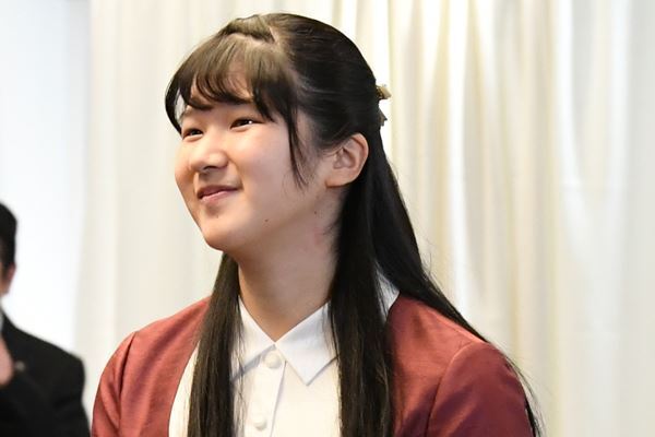 愛子さまを「皇室の顔」に　20歳前に単独ご公務“前倒し”か