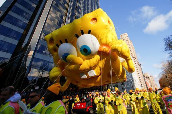 スポンジ・ボブはNYの感謝祭パレードに登場するほどの国民的人気を誇る（写真：ロイター/アフロ）
