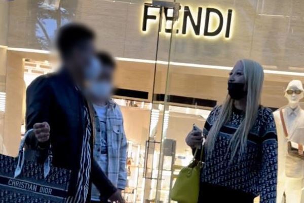 加藤紗里 ブランド店をはしご…目撃したGWのセレブな買い物姿