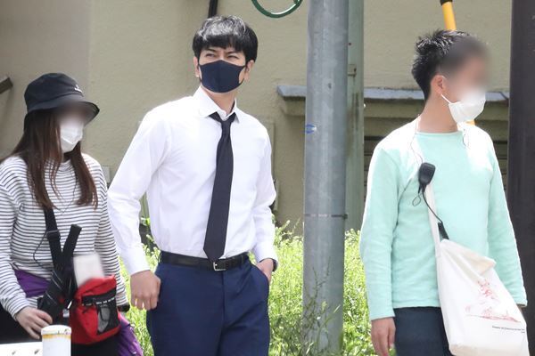 松本潤 日傘を笑顔で断り…『99.9』でのイケメンすぎる座長姿