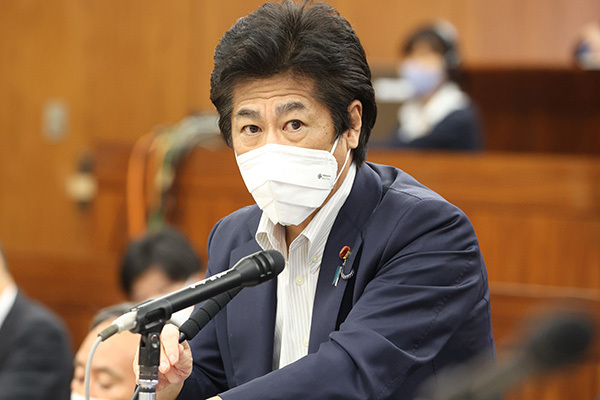 尾身会長の提言を「自主研究」苦言スルーの田村厚労相に異論噴出