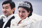 【ご成婚28周年】雅子さまは目頭を…両陛下の新婚写真コレクション