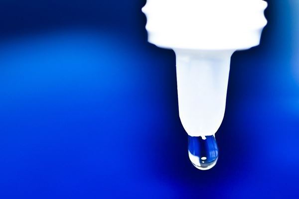 目薬で友人を毒殺、遺言書も偽造した女がついに起訴