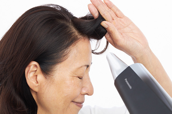 5歳若返る髪を作るための「指カーラー」と「＋1カーラー」