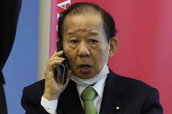 二階幹事長発案「女性局専用宣伝カー」が完成も冷ややかな声