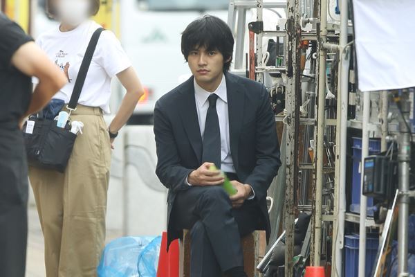 岡田健史　映画初主演作に裏事情…伊藤健太郎の代役だった！