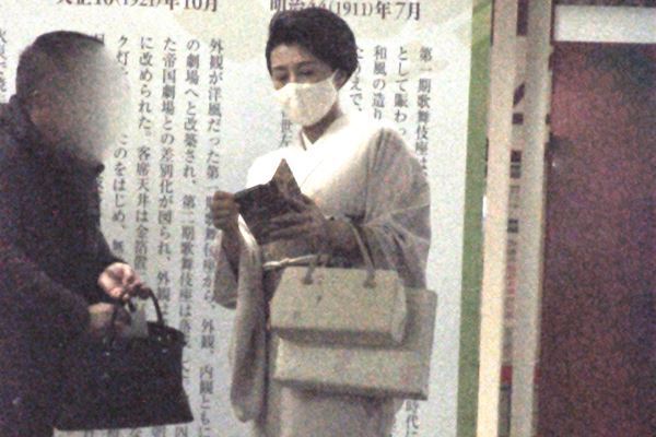 藤原紀香　贔屓筋も絶賛のすご腕接遇術“三田寛子超え”の声も