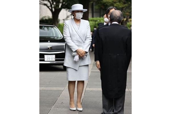 雅子さまが和スーツNEWコーデで松本幸四郎さんら授賞式へ