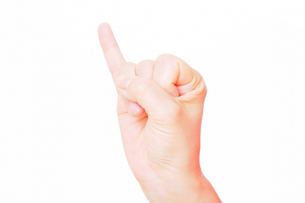 人気トレーナー伝授「肩こり、腰痛を改善する小指活用のすすめ」