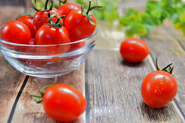 乾燥とテカリには？皮膚科医が推奨「肌の悩みに効く食材」