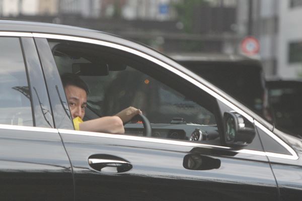 我が家坪倉　一方通行を無視！帰宅途中に高級外車で堂々の逆走姿