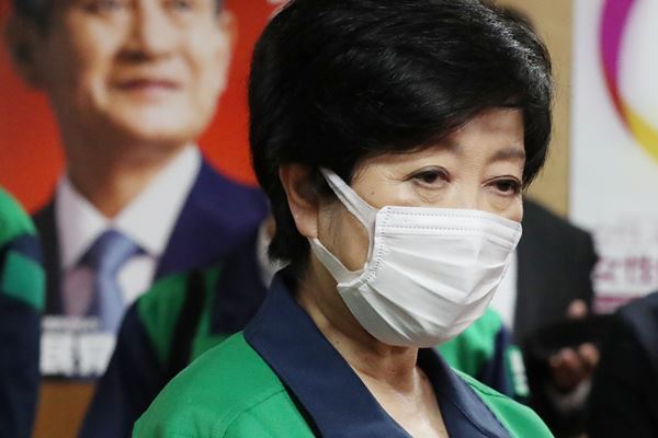 小池知事 遺骨を祭壇に…今も続ける愛犬ソウちゃんの自宅供養