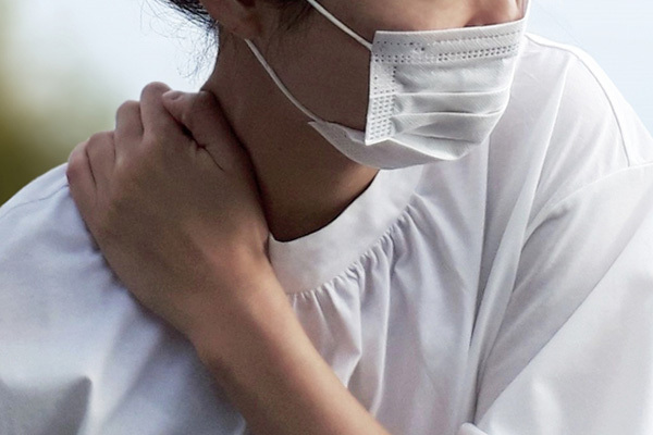 コロナ禍で蓄積した首まわりのこりを「アシカのポーズ」で撃退