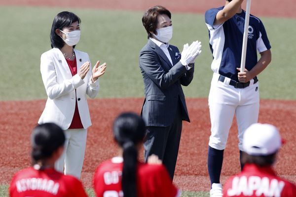 丸川五輪相　福島県民から大顰蹙…無観客会場の視察にSP4人、記念撮影三昧