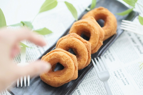 よく間食する人、睡眠不足の人の腸が汚いワケ 病気の引き金にも