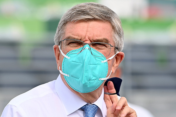 バッハ会長の“銀ぶら”に政府は問題視せず…「二度と来ないで」と大ブーイング