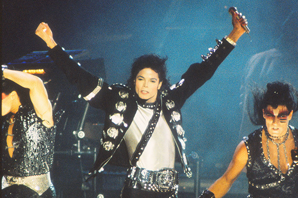 成功の裏に絶えぬスキャンダル…世界が注目したマイケルの生涯